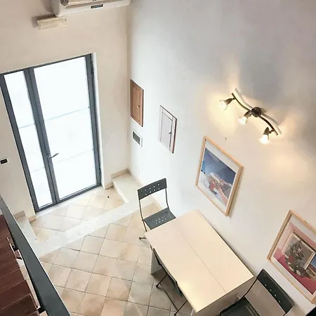 Charming House In With Private Parking & Modern Amenities